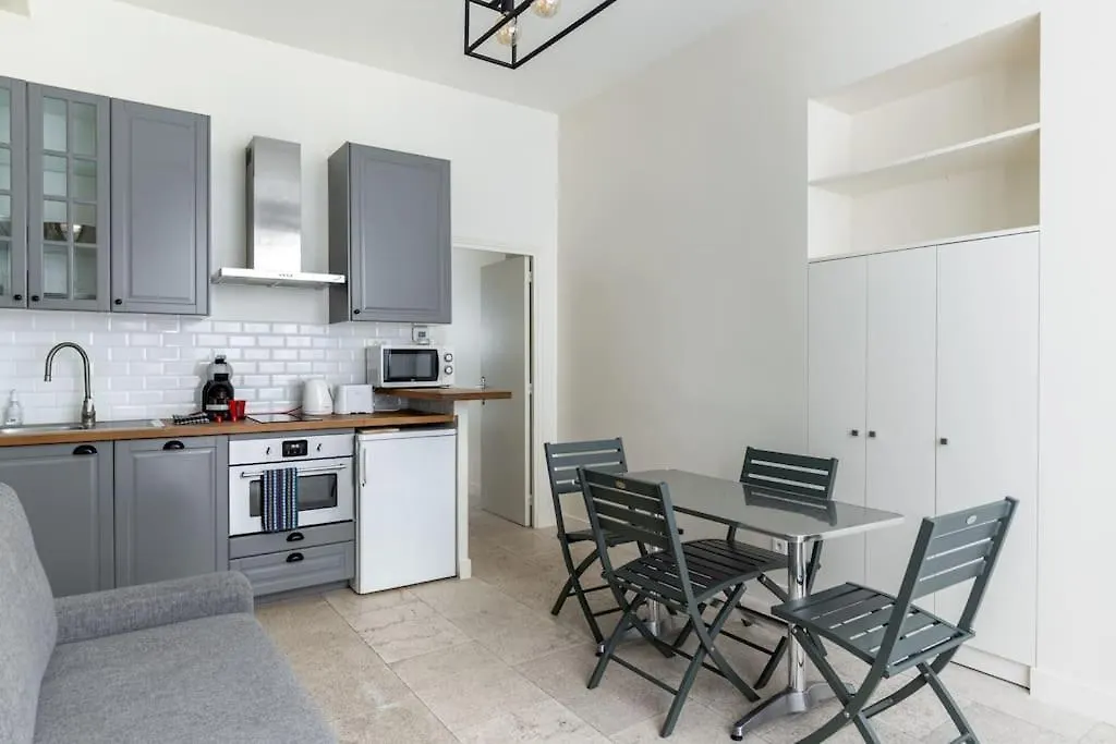 Apartment Chemin Vert/voltaire : Charming 4p *